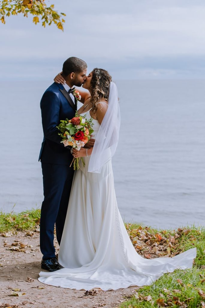 toronto bride groom kiss